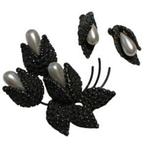 Vintage Original Brooch And Earrings Pearl Floral Black And White Petals 3D